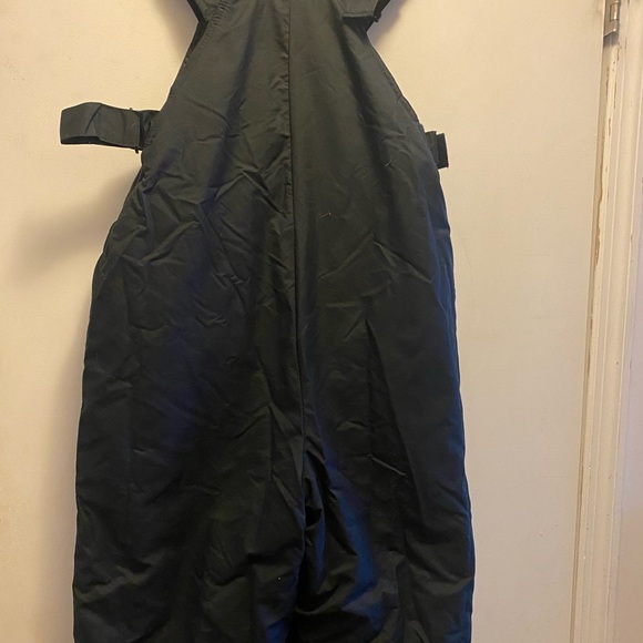 Selling three snow suits great for skiing! Great condition! - Picture 1 of 2